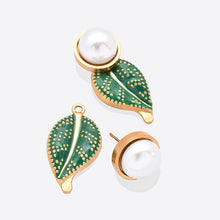 Afbeelding in Gallery-weergave laden, Veridia – parel oorbellen met groene blad