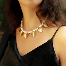 Afbeelding in Gallery-weergave laden, Ereshka- witte zoetwaterparels ketting