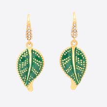 Afbeelding in Gallery-weergave laden, Selva Royale – bladvorm oorbellen met Zirkonia
